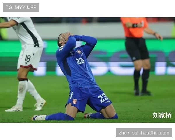 镜头聚焦:弗拉霍维奇主罚点球前,现场大屏幕显示其本赛季点球转化率为83% 镜头聚焦:弗拉霍维奇主罚点球前,现场大屏幕显示其本赛季点球转化率为83%